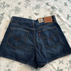 NEW Levi's High Waisted Mom Jean Shorts
NWT
Size 30